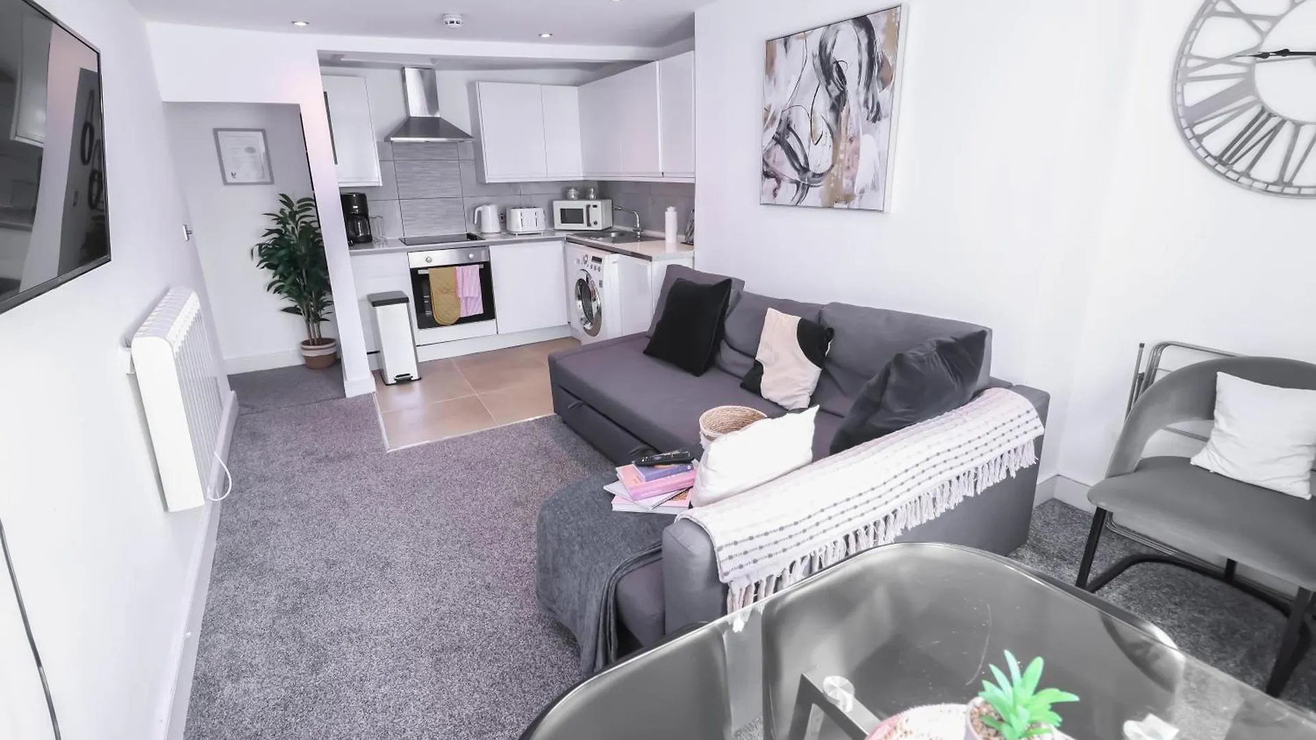 Large Seaside Apartment 1Min From Sea - Sleeps 6 Brighton