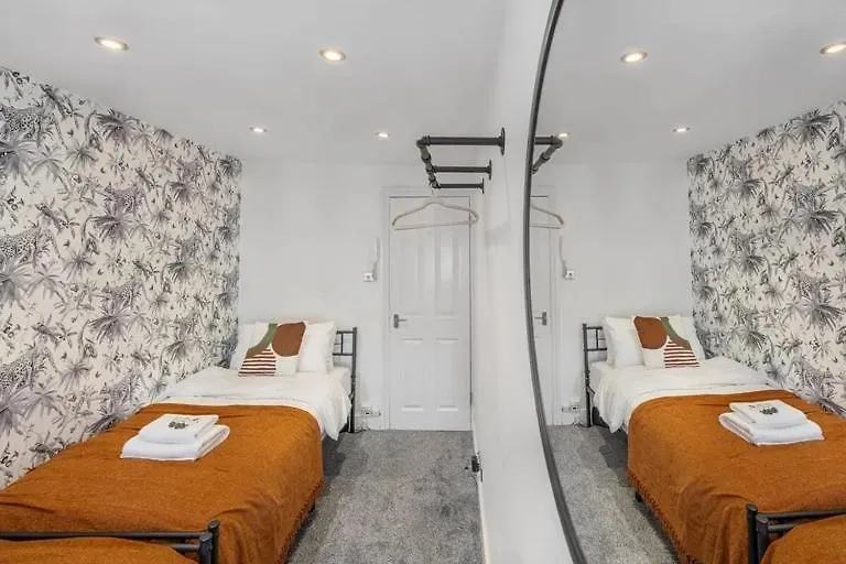 Large Seaside Apartment 1Min From Sea - Sleeps 6 Brighton 0*,  United Kingdom